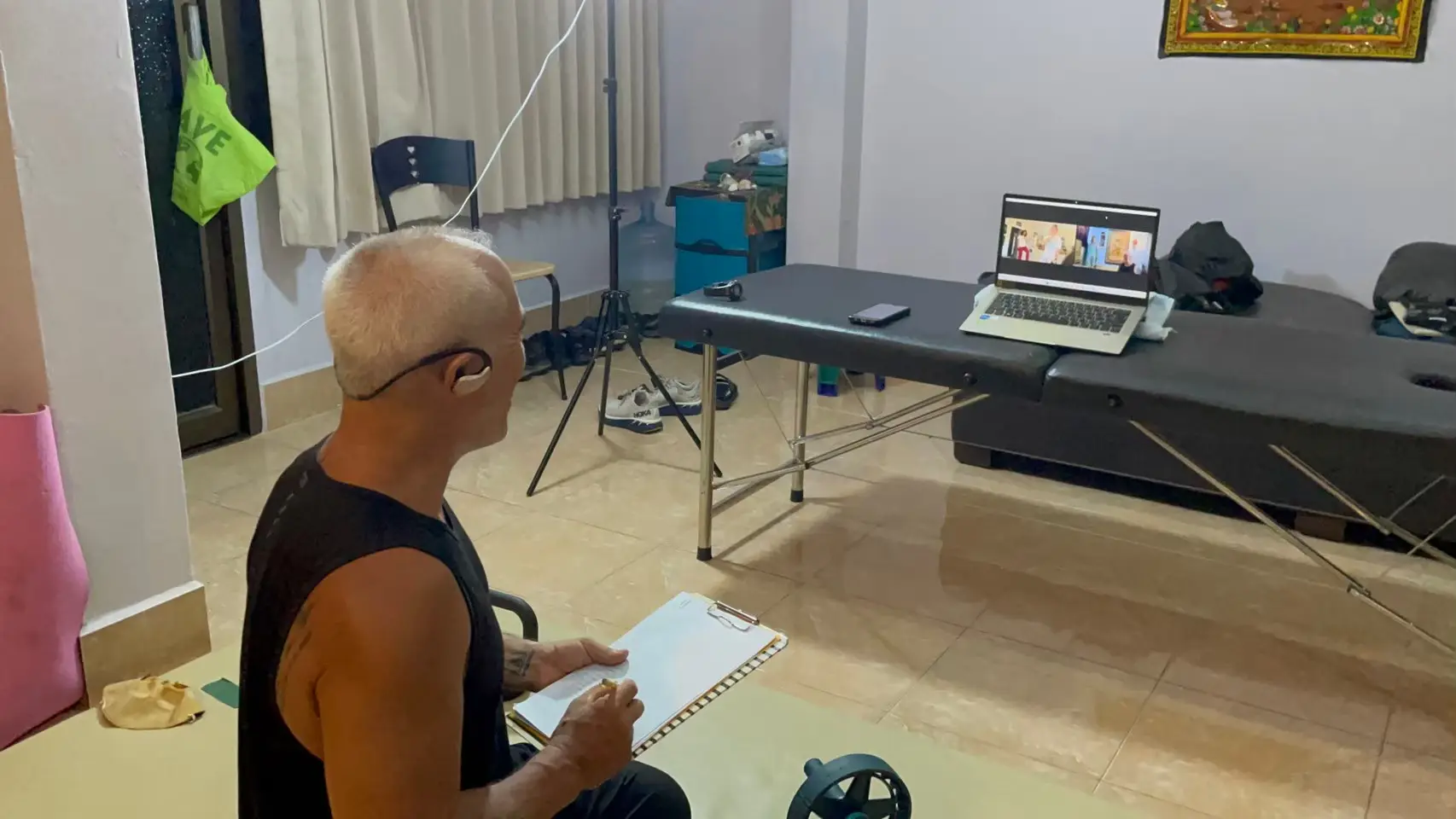 Online fitness consultation and coaching session showing virtual personal training setup